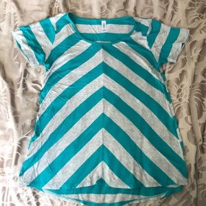 EUC LuLaRoe Classic Tee